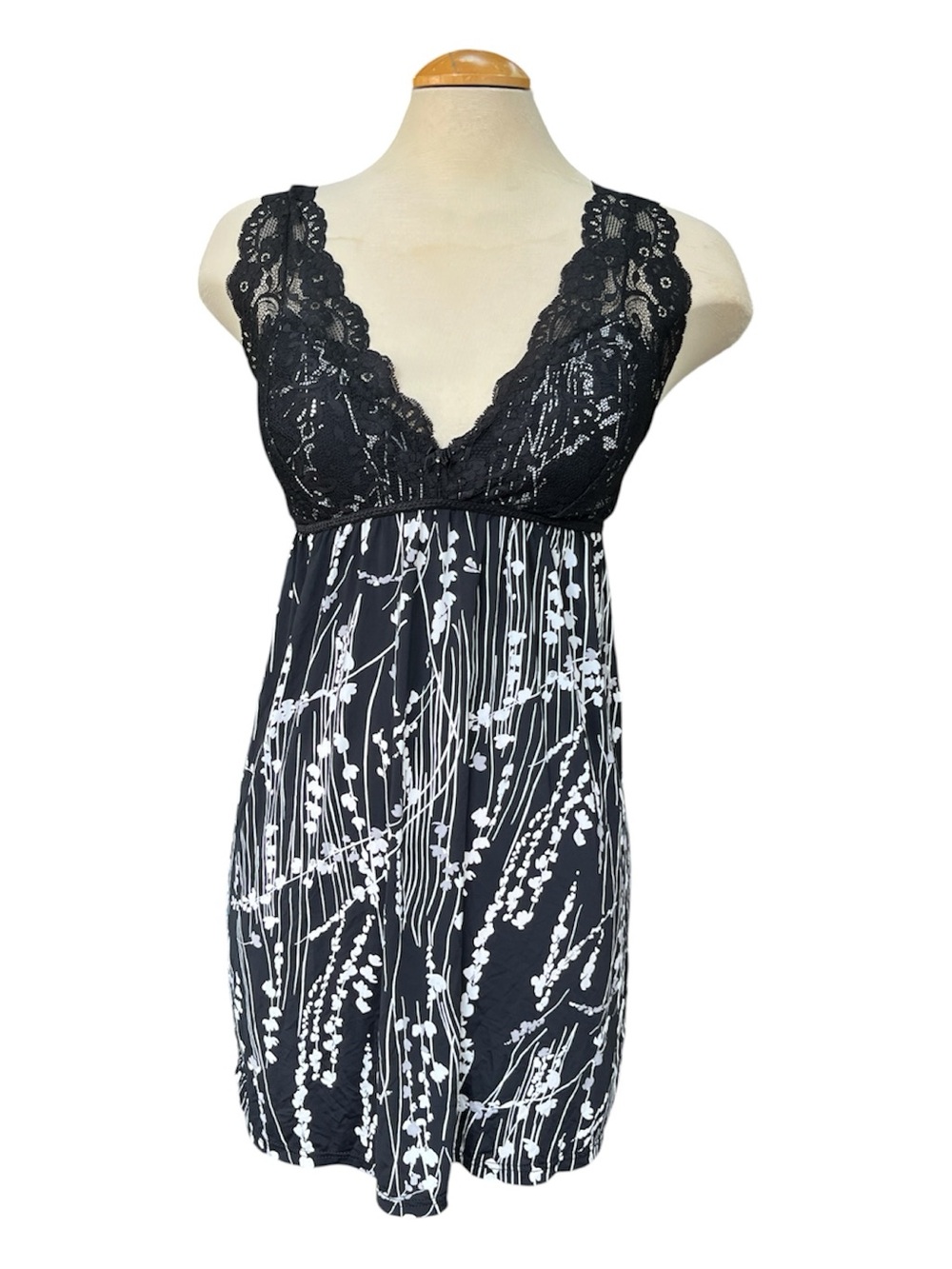 ARIANNE Chemise Black Lace Trim Floral Nightie Nightgown Spaghetti Straps Sz M**
